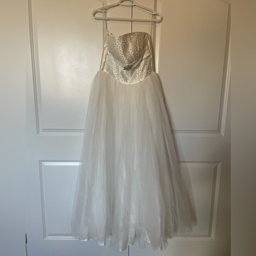 Wedding gown